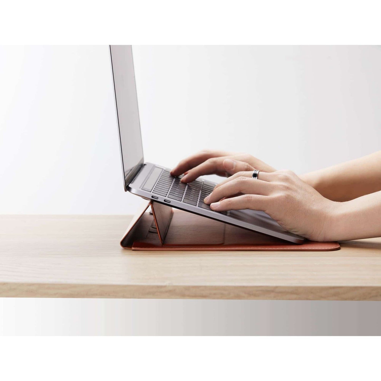 Targus HS595-14T Carrying Case (Sleeve) for 13" to 14" Apple MacBook Air MacBook Pro - Tan