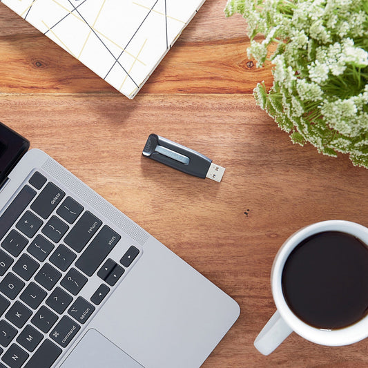 128GB Store 'n' Go&reg; V3 USB 3.2 Gen 1 Flash Drive - Gray