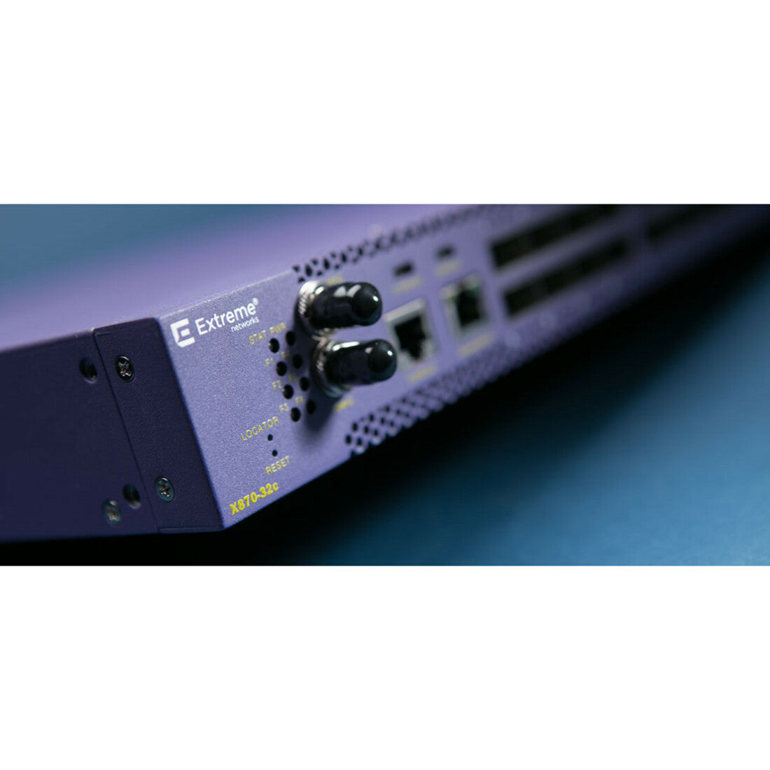 Extreme Networks X870-32c Ethernet Switch