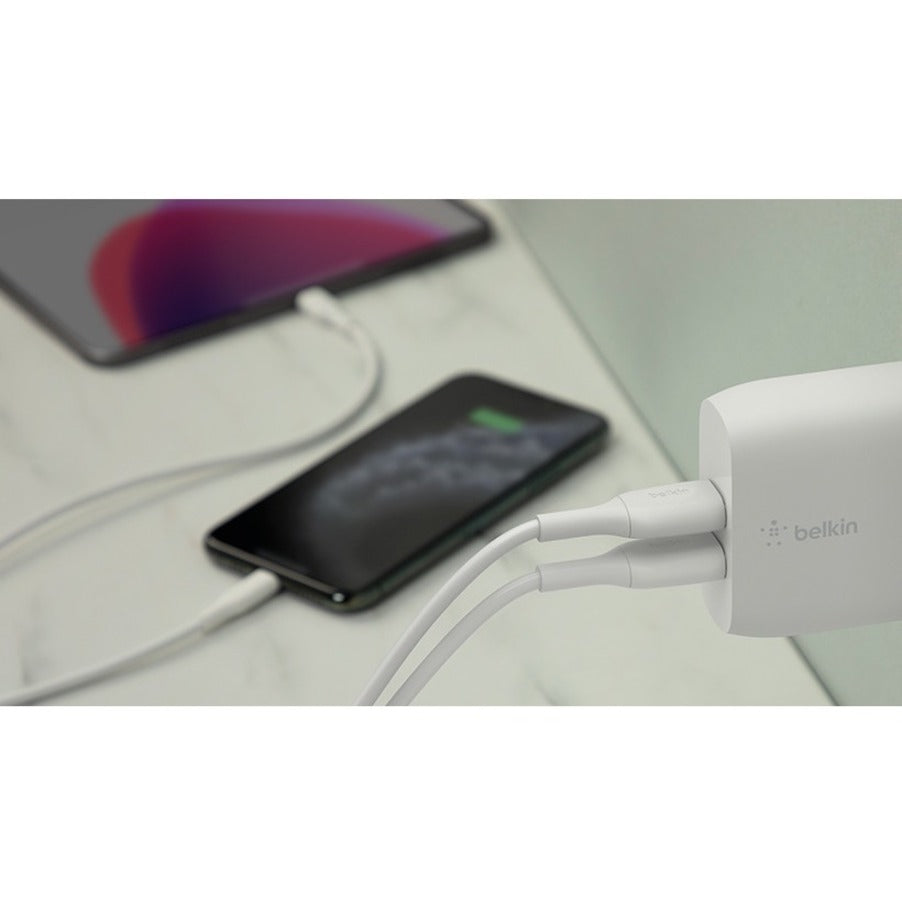 Belkin BoostCharge Dual USB-A Wall Charger 24W (Lightning to USB-A Cable included) - Power Adapter