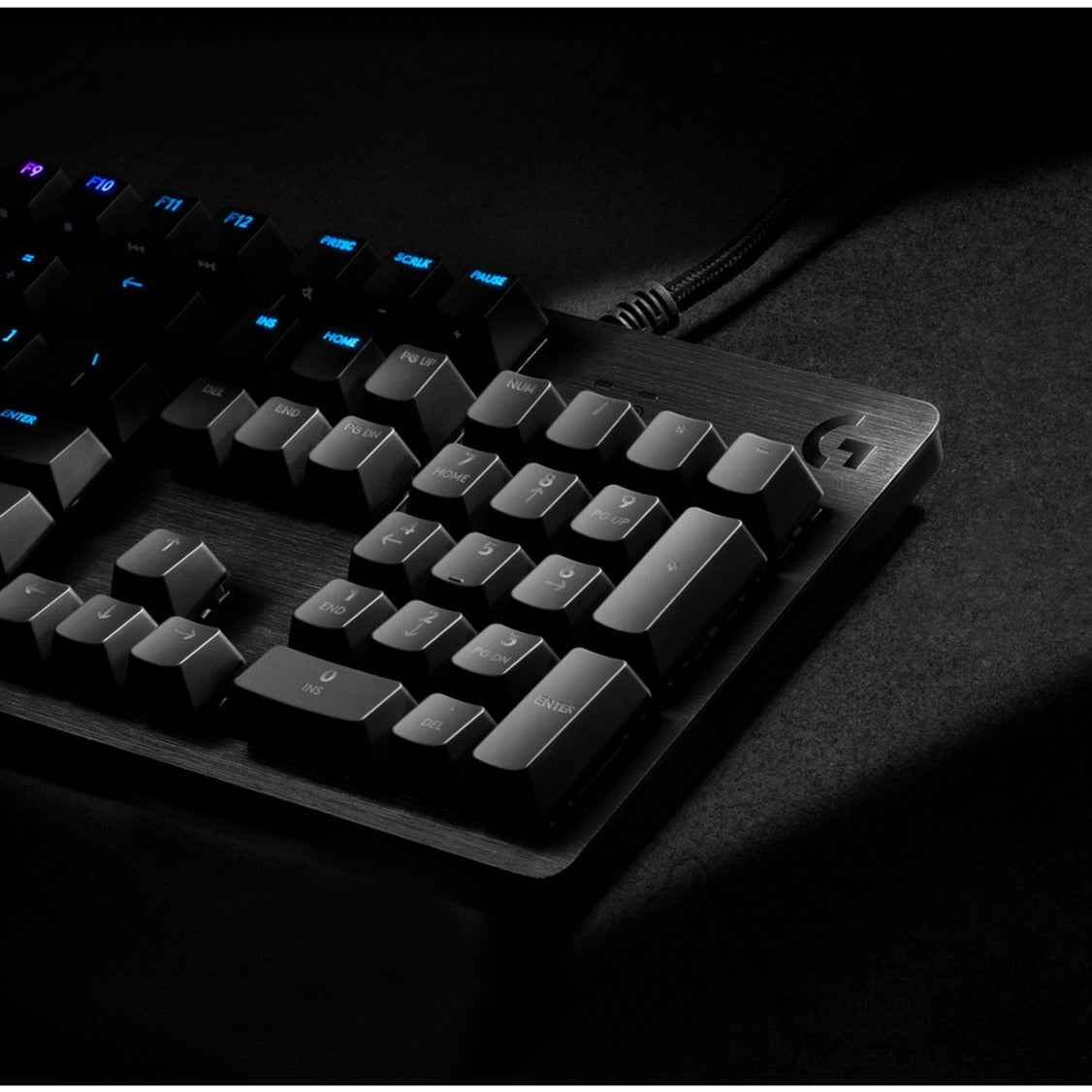 Logitech G512 CARBON LIGHTSYNC RGB Mechanical Gaming Keyboard with GX Brown switches and USB passthrough (Tactile)