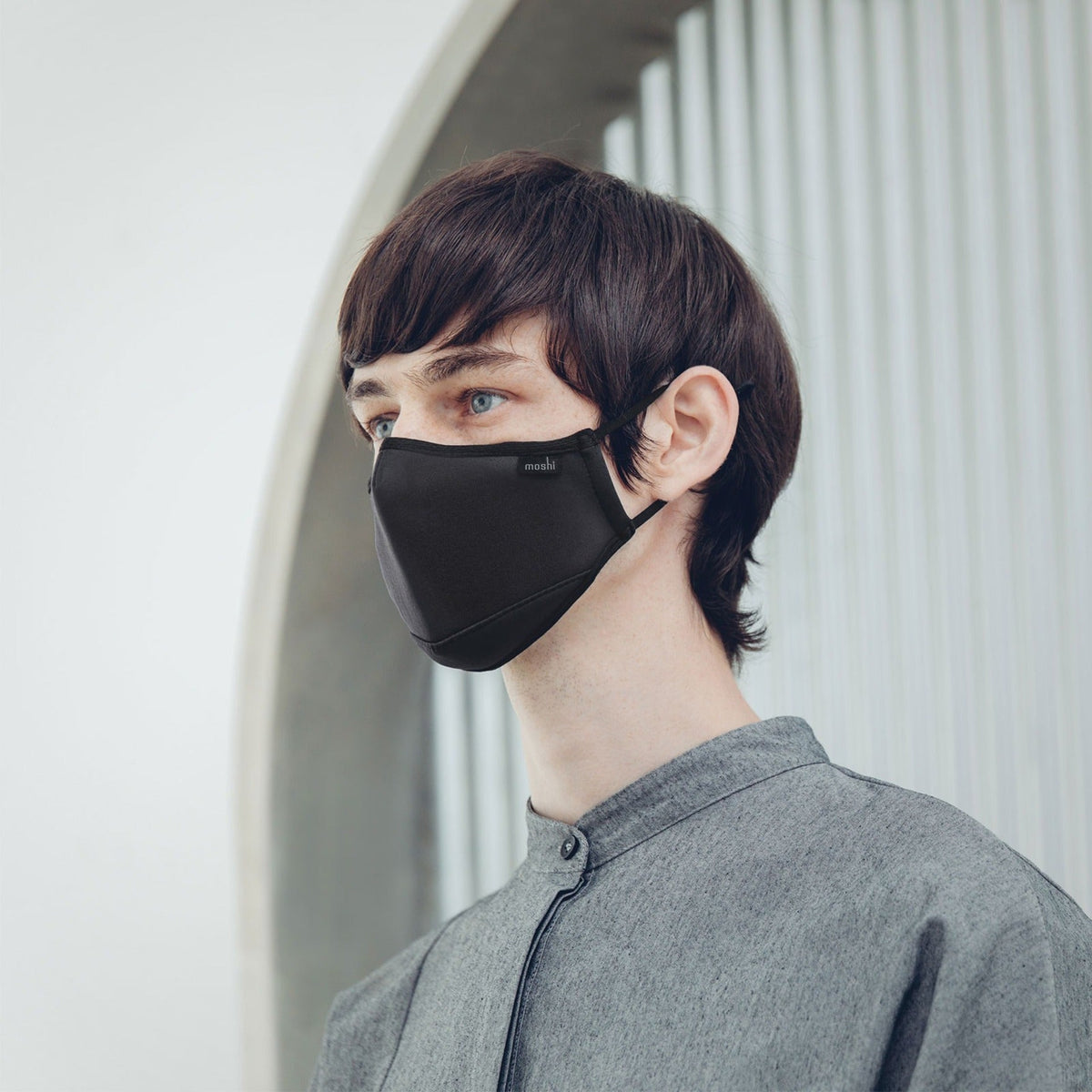 Moshi OmniGuard&trade; Mask with 3 Replaceable Nanohedron Filters - Ocean Black (L) PM 0.075 Filtration Antibacterial Treatment Washable and Reusable Includes Carry Pouch