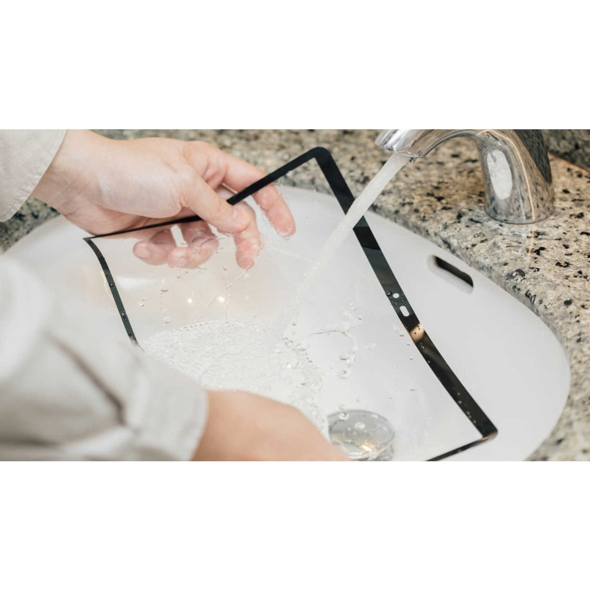 Moshi iVisior XT Clear Screen Protector Clear Black