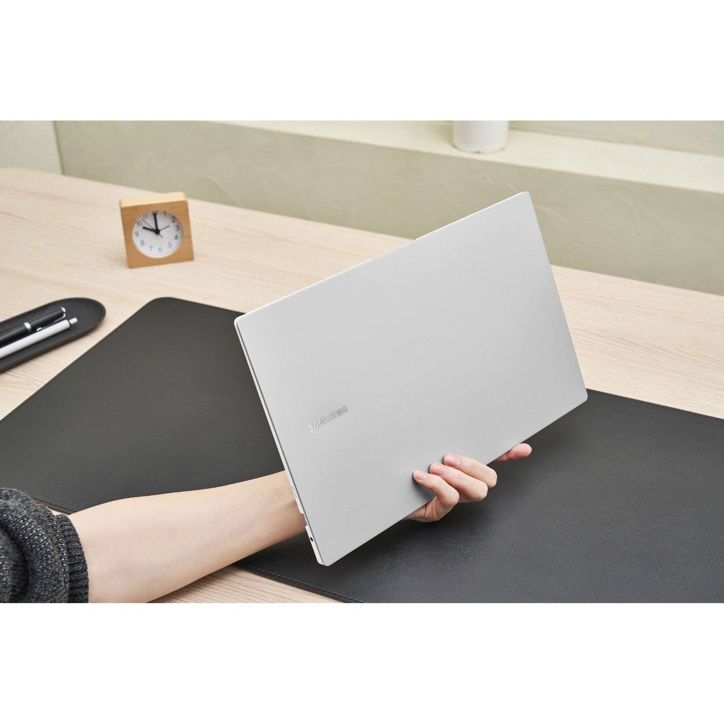 Samsung Galaxy Book Pro NP950XDB-KE2US 15.6" Notebook - Full HD - 1920 x 1080 - Intel Core i5 11th Gen i5-1135G7 2.40 GHz - 8 GB Total RAM - 512 GB SSD - Mystic Silver