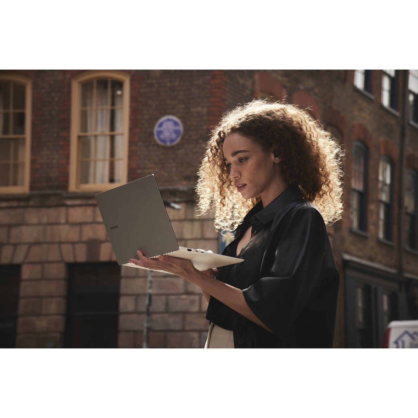 Samsung Galaxy Book Pro NP950XDB-KE2US 15.6" Notebook - Full HD - 1920 x 1080 - Intel Core i5 11th Gen i5-1135G7 2.40 GHz - 8 GB Total RAM - 512 GB SSD - Mystic Silver