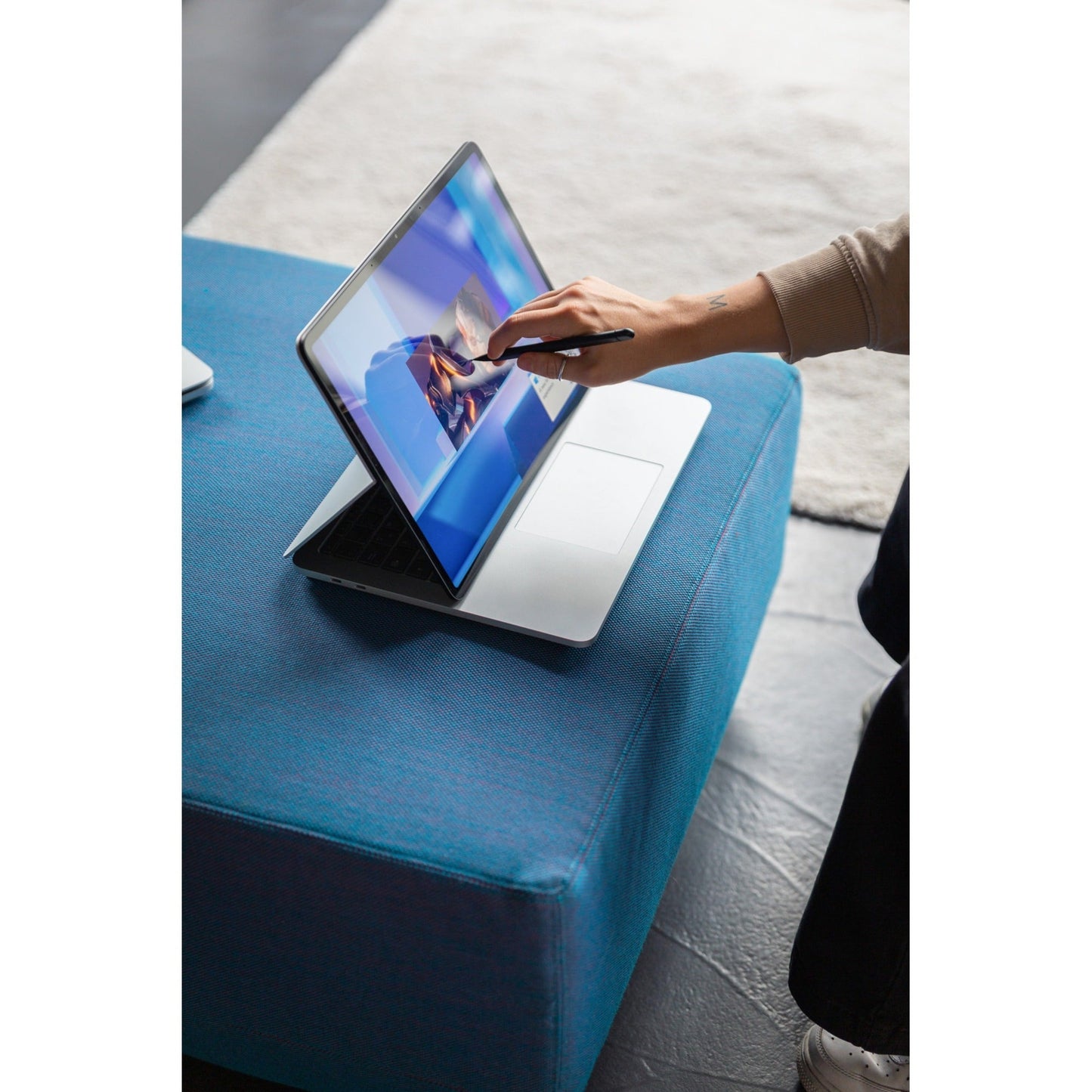 Microsoft Surface Laptop Studio 14.4" Touchscreen Convertible 2 in 1 Notebook - 2400 x 1600 - Intel Core i7 - 32 GB Total RAM - Platinum - TAA Compliant