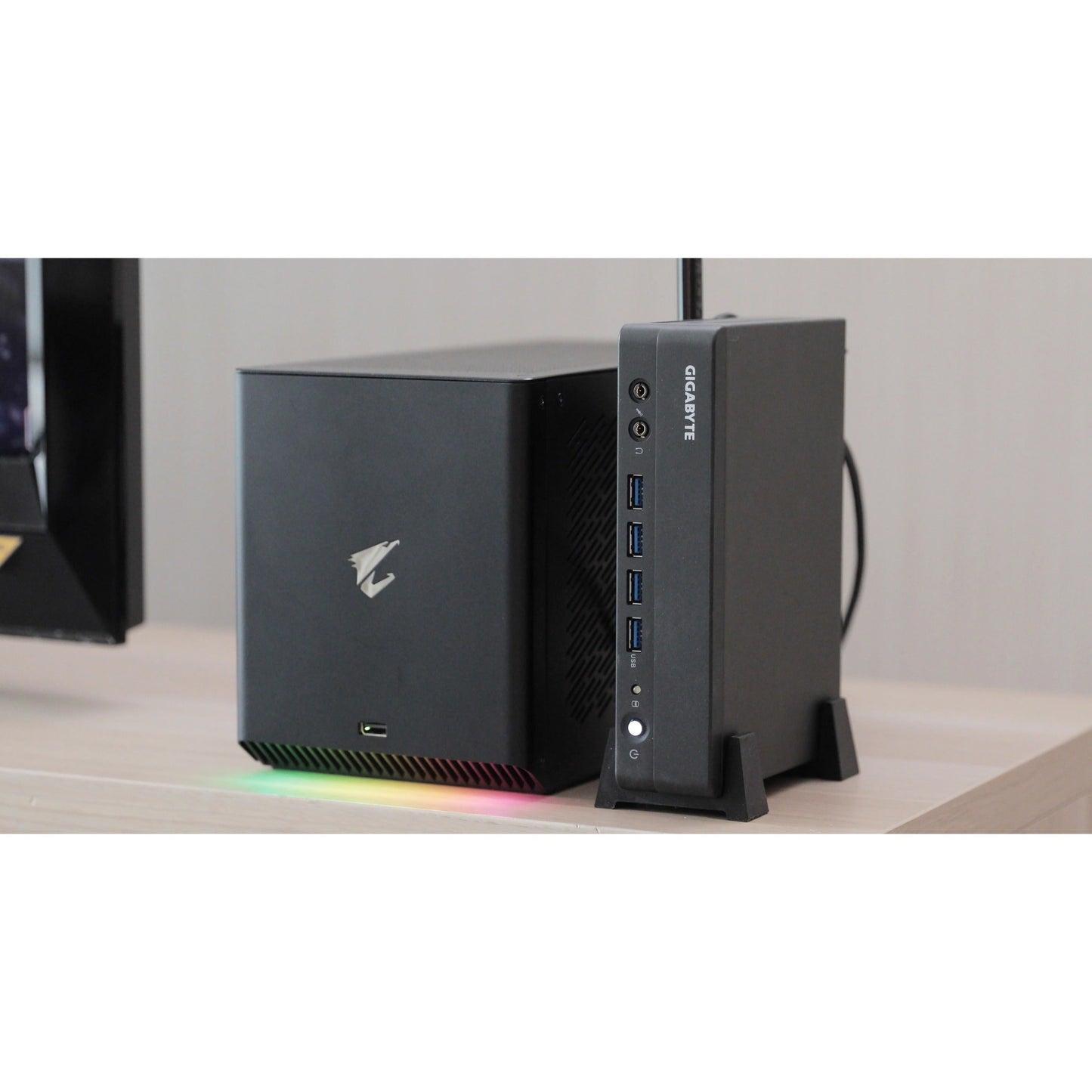 Gigabyte BRIX Pro GB-BSi5-1135G7 Barebone System - Ultra Compact - Intel Core i5 11th Gen i5-1135G7 900 MHz Quad-core (4 Core)