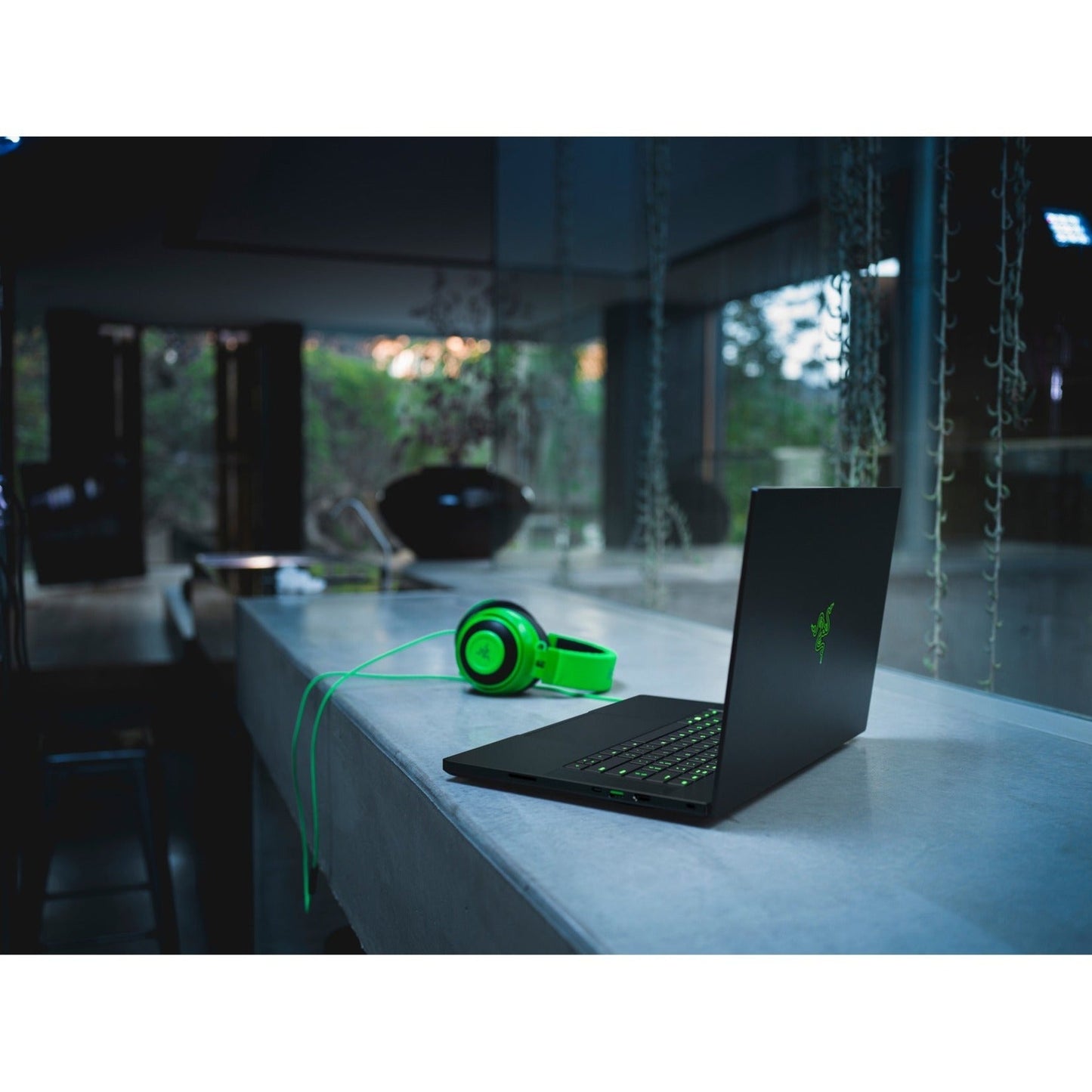 Razer Blade 15 Advanced Edition 15.6" Gaming Notebook - Full HD - 1920 x 1080 - Intel Core i7 12th Gen i7-12800H Tetradeca-core (14 Core) 1.80 GHz - 16 GB Total RAM - 1 TB SSD - Black