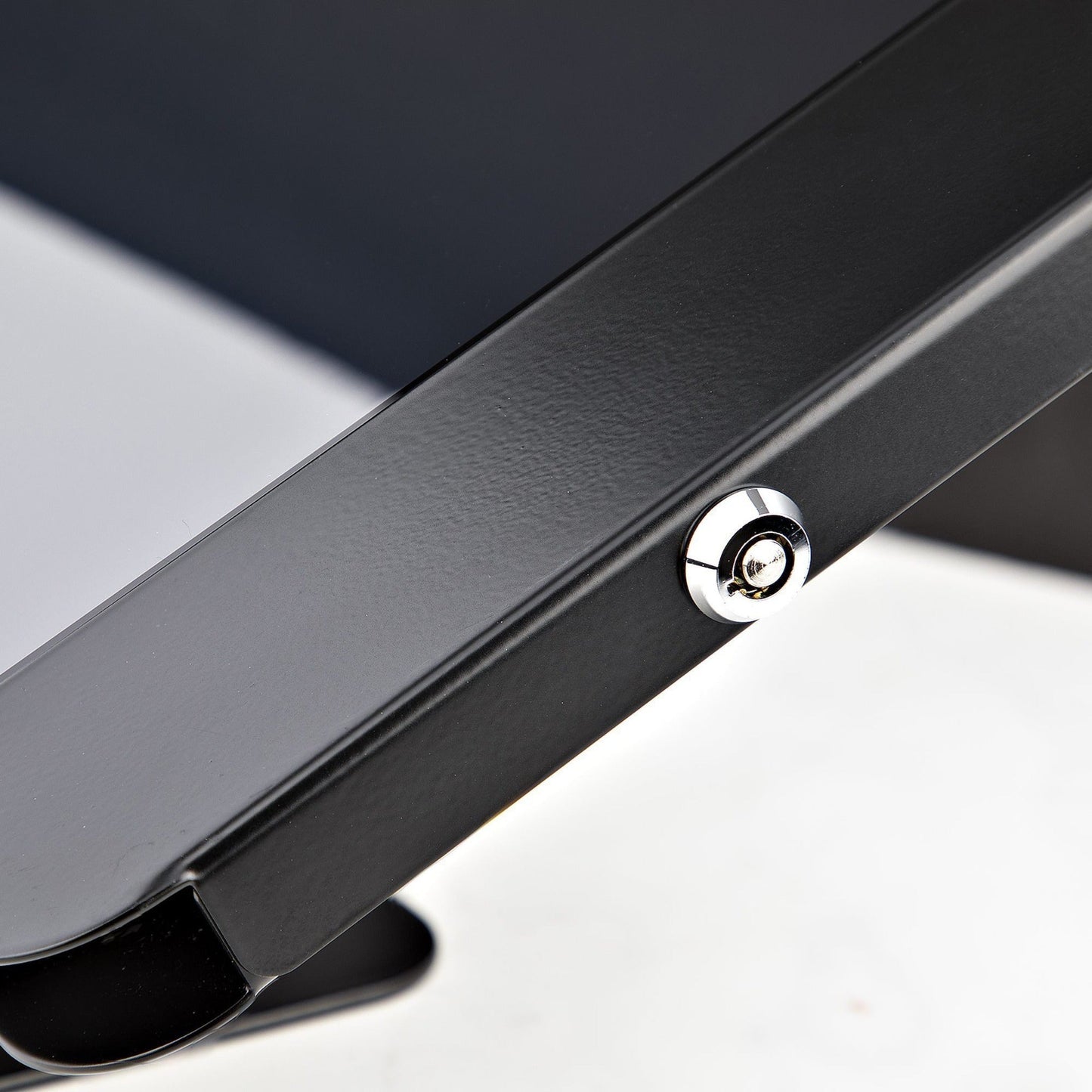 StarTech.com Secure Tablet Stand Anti Theft Tablet Holder for Tablets up to 10.5"  K-Slot VESA / Wall Mount Security POS Tablet Stand