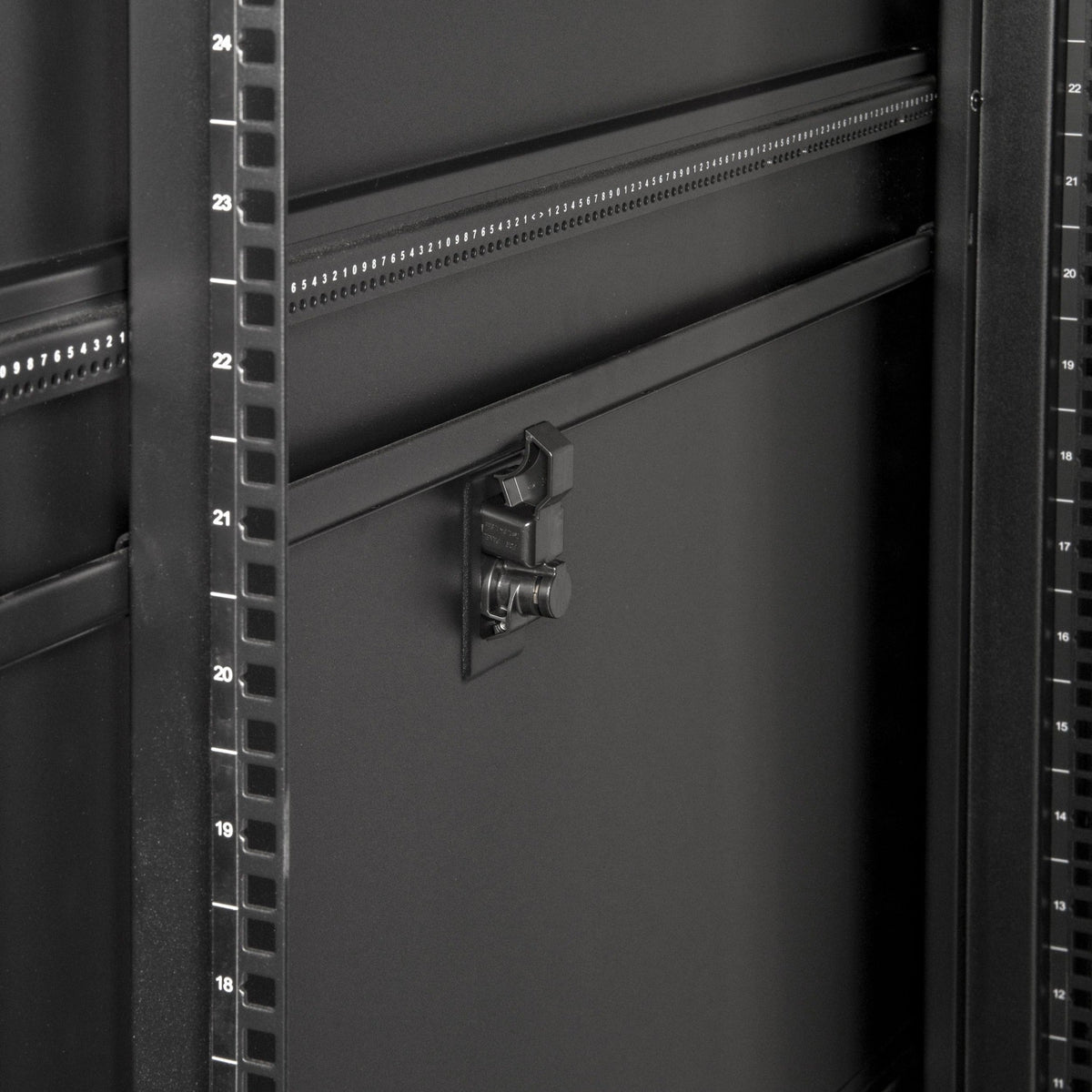 Rocstor SolidRack R3100 Rack 42U Enclosure With Side Panels