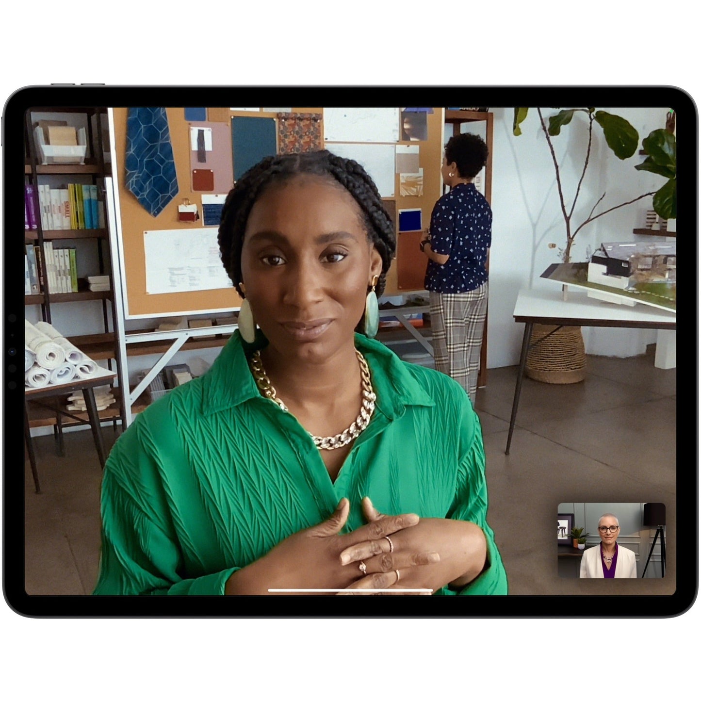 Apple iPad Pro (6th generation) A2764 Tablet - 12.9" - Octa-core) - 8 GB RAM - 256 GB Storage - iPadOS 16 - 5G - Space Gray